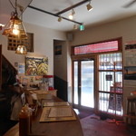 馬車道タップルーム - １Ｆカウンター席から入口