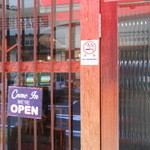 入口には安心の禁煙マーク