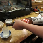 春のお店 - 目の前で注いでくれます