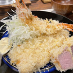 とんかつ 蒼樹 - 全景　ヒレカツ、ロースカツ、(天使の)エビフライ　なお、エビフライは少し課金してランクアップ