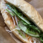 BANH MI 10 - 自家製パテのバインミー￥650