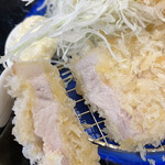 とんかつ 蒼樹 - ロースカツ断面　こちらもほんのり赤い