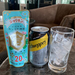 BGS Premier Lounge - 2019/08/25私物のキンミヤをラウンジの炭酸で