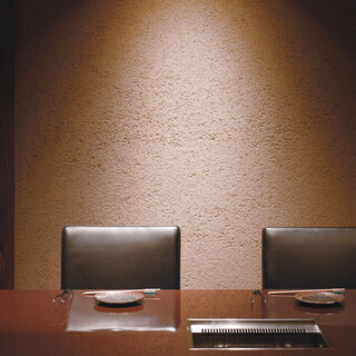 雰囲気のあるカウンター席で上質なひと時を。