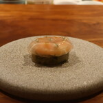 IZA - 赤海老と白桃のマリネ