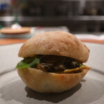 IZA - 鮑と鶏レバーのパニーノアップ