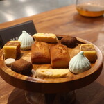 IZA - ミニャルディーズ