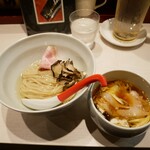 柳麺 呉田 - 黒舞茸と近江黒鶏の昆布水つけ麺1200円