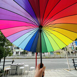 上方レインボー - 店名の「上方レインボー」らしく虹色の日傘が完備されていますΣd(≧∀≦*)ｲｲﾈ!!
