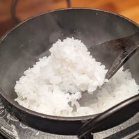 焼肉 いのうえ 国分寺店 - 鉄鍋 新潟県魚沼産コシヒカリ(1合)