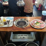 Nikuno Okayama Chokubaijo - 焼肉道具は貸し出してくれてお茶はサービスです