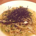 柊山ガーデン - オイルサーディンとネギ・大葉のオイルパスタ