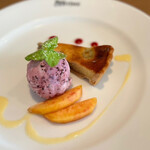 サンチーム - ◇デザート…バナナとナッツのタルト、ブルーベリーのセミフレッド、桃。タルトはバナナの自然な甘さを活かした、美味しいケーキ♪ ブルーベリーのセミフレッドも、ベリーの甘酸っぱさが程よく…美味しい♡