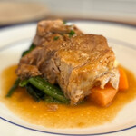 サンチーム - ◇フランス産ポークの煮込み…大人の握り拳ほどの大きな塊肉で登場！ビールを使って10時間煮込んでいるそう♡(*ﾟ∀ﾟ*)