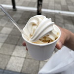 亀寿堂 - 黒糖蜜がけでっちようかんソフトクリーム 350円