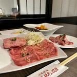 老舗精肉店直送 岡崎焼肉 飛騨牛の奴隷 - 