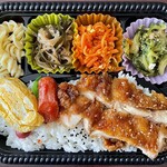 Nahashi Yakusho Nai Baiten - ＊日替り弁当（¥420）
                      （MUIMUI弁当）