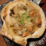 個室 紀州備長炭 炭焼き地鶏 本陣 - 帆立のバター醤油焼き