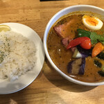 年輪 - チキン1/2と野菜カレー＋ベーコントッピング＋スープ大盛り