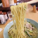 支那そばふなとり - タンメンの麺リフト