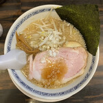 らーめん 稲荷屋 - 醤油背脂ラーメン 850円