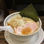 らーめん 稲荷屋 - 醤油背脂ラーメン 850円