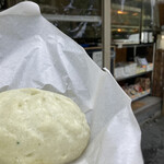 大麦代駐車場売店 - 鹿肉ジビエまん。