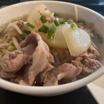 BANG SAEN - 小ガパオ＋小豚肉のラーメン1300円