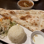 アロマズ オブ インディア - 幸せが目の前に展開されている。