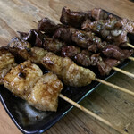 もつ焼き酒場　豚坊 - 当然の串焼き。