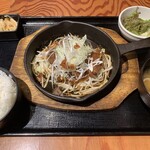 九州酒場 ほまれ - 厚切りトンテキ定食〜オニオンソースです。（2022年８月）