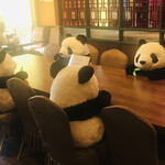 ファミリー中華レストラン パンダ - パンダが集うテーブル