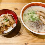 Menkuiya - チャーシュー丼セット