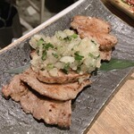 日本のお酒と馬肉料理 うまえびす - 馬タンのネギ塩焼き