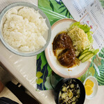 三楽中華飯店 - 「ハンバーグ定食」850円税込み♫