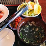 Doraibuin Fujisen - サラダ、キムチ、スープ