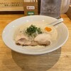 くぼた製麺処 - 料理写真:だしと鶏白湯のらーめん(750円、斜め上から)