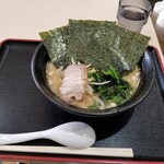 横浜家系らーめん 宝来家 - 一番普通のラーメン。