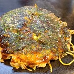 Hiroshima Fuu Okonomiyaki Yuuka - 肉玉そば(税込850円)
                        こちらの基本的な組み合わせ
                        ・蒸し麺
                        ・ゆうかオリジナルブレンドソース
                        ・焼き方:ヘラで押さえない
                        ・焼き上がりの形:平たく綺麗な焼き上がり
                        ・鉄板で食べるのがスタンダード