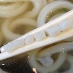 はなまるうどん - 2013.4.8(月)12時15分 釜揚げ麺のかけ小105円(^｡^)素晴らしいCPデス。