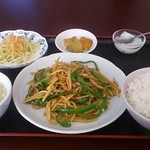 華香桜 - 青椒肉絲定食650円
            