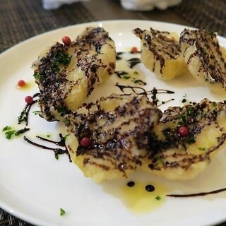 和食にフレンチを織り交ぜた、お酒が進むタパスやビストロ料理