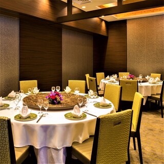 ビジネスでの会食や接待、ご家族のお集まりに最適な個室もご用意
