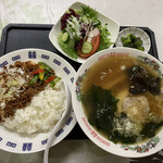 Nankin Hanten - 坦々飯サラダセット900円