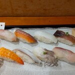 魚いち - 特盛にぎり(12貫) 1100円、味噌汁と茶碗蒸しが付きます