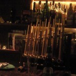 アユウルディ - カウンターの前