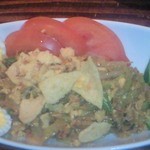 アユウルディ - ガドガド。ナッツの野菜炒め