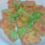 アユウルディ - テンペ。鶏肉にテンペ（大豆をテンペに漬けて松の実風にしたものを揚げています