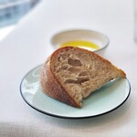 FARO - 北海道産無農薬小麦を使って焼き上げたパンとシチリアのオリーブオイル