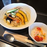 Yakitengu - 日替わりランチ、夏野菜と鶏肉のグリーンカレー 860円